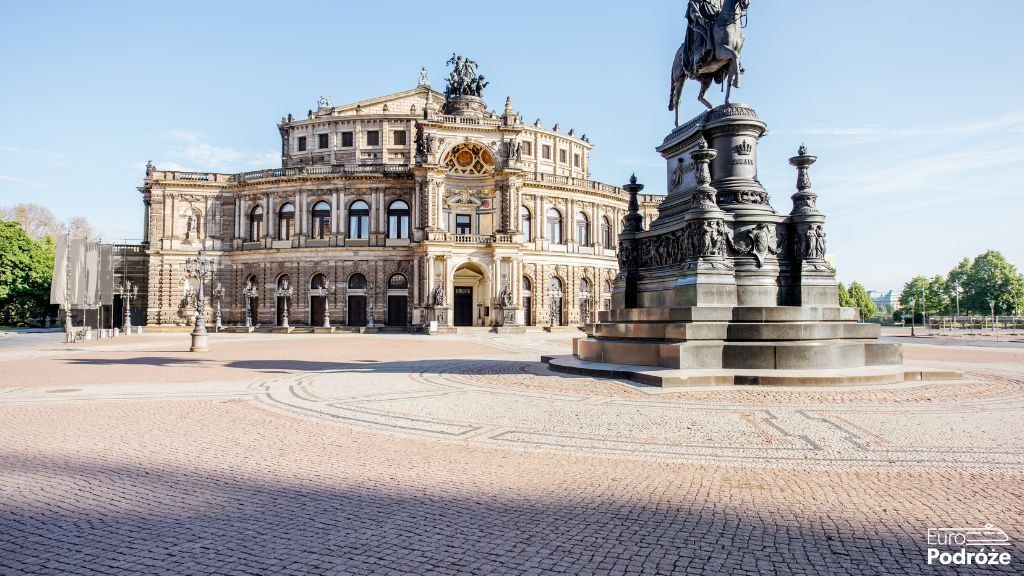 Semperoper i Theaterplatz