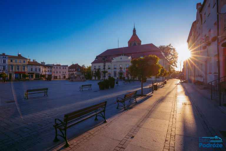 Odkryj malownicze stare miasto Darłowa zdjęcie: rynek w Darłowie