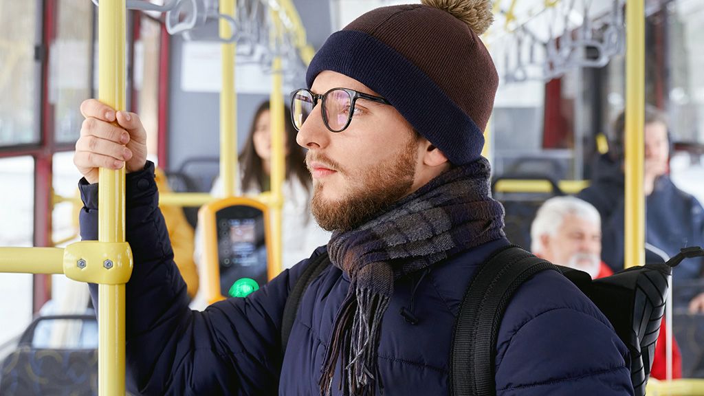 Mężczyzna w autobusie