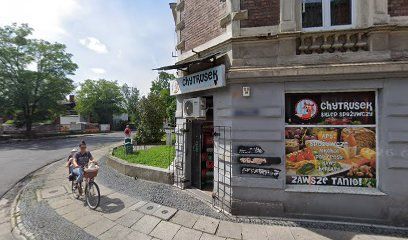 Chytrusek, sklep przy dworcu Brzeg