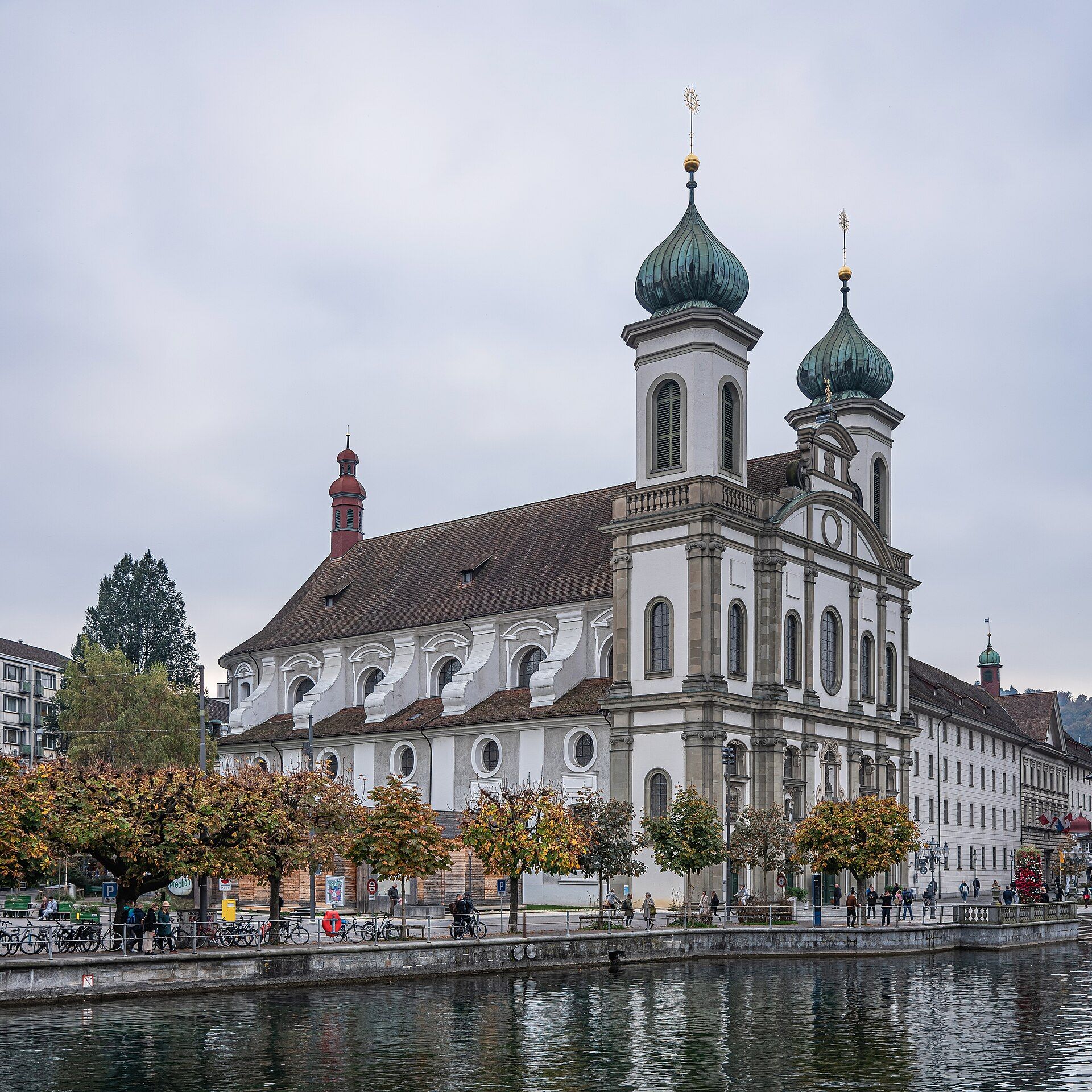 Kościół Jezuitów, atrakcja w pobliżu dworca Luzern