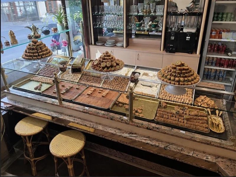 Café Central By Damas, okolice dworca Montreux