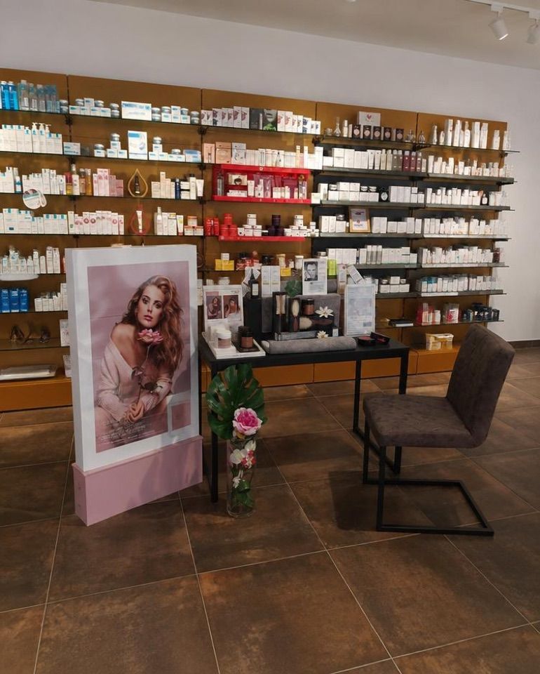 Pharmacie Holistique de La Riviera Sàrl, sklep przy dworcu Montreux