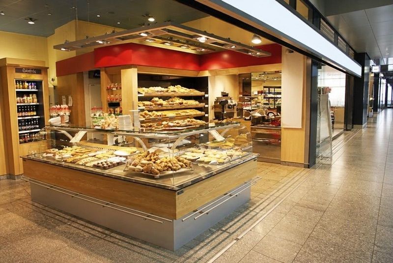 Steiner Flughafebeck AG, okolice dworca Zürich Flughafen