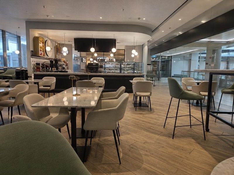 Caffè Spettacolo, okolice dworca Zürich Flughafen