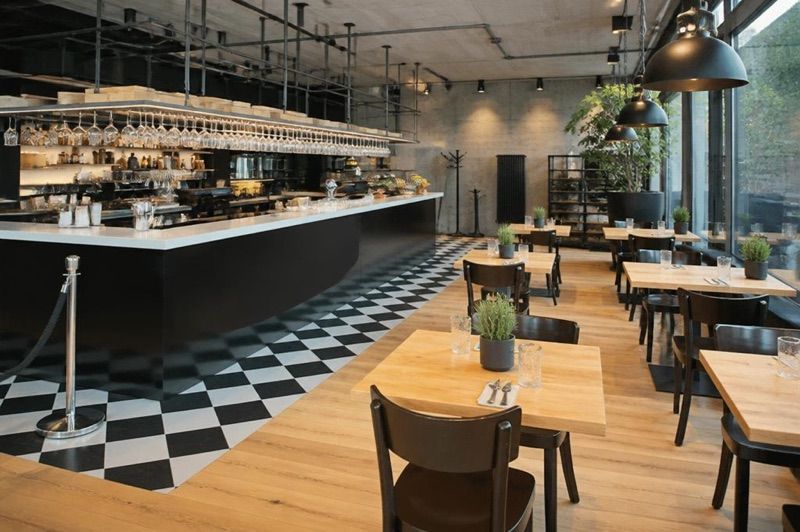 l'Oro di Napoli, okolice dworca Zürich Flughafen