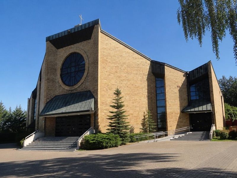 Parafia Nawiedzenia NMP w Chodzieży, atrakcja w pobliżu dworca Chodzież