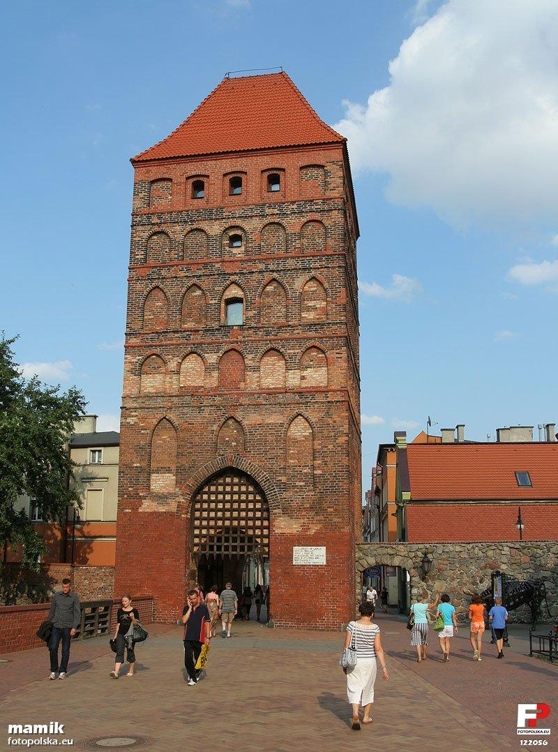 Brama Człuchowska, atrakcja w pobliżu dworca Chojnice