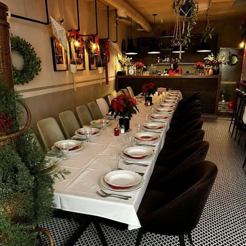 Niezły Młyn. Restauracja, okolice dworca Chojnów