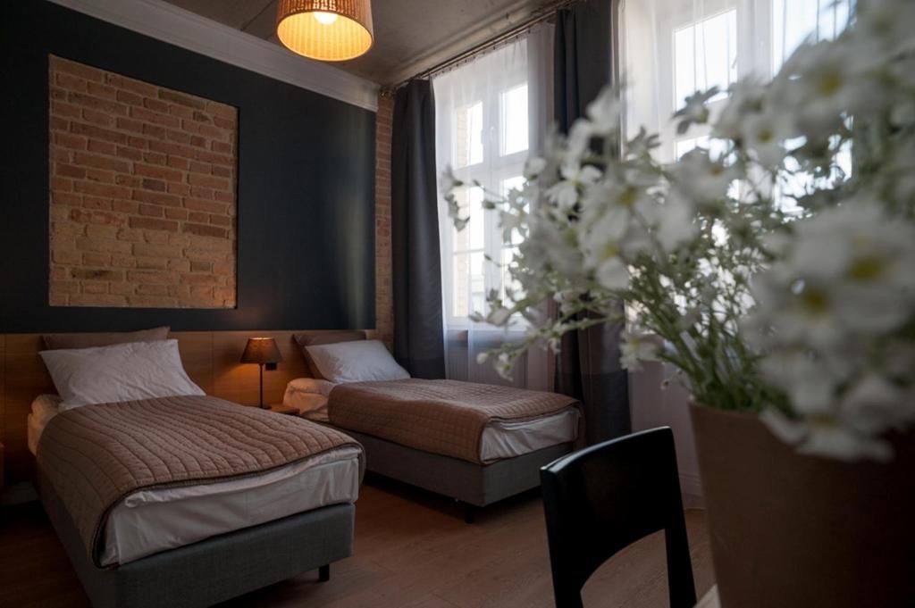 Qbatura Cafe & Hotel, hotel blisko dworca Ciechanów