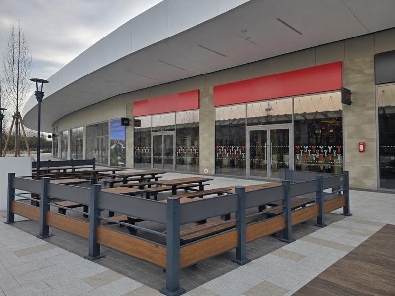 KFC Ostrava Outlet, okolice dworca Ostrawa