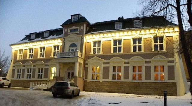 Pałac Dąbrowa, hotel blisko dworca Dąbrowa Górnicza