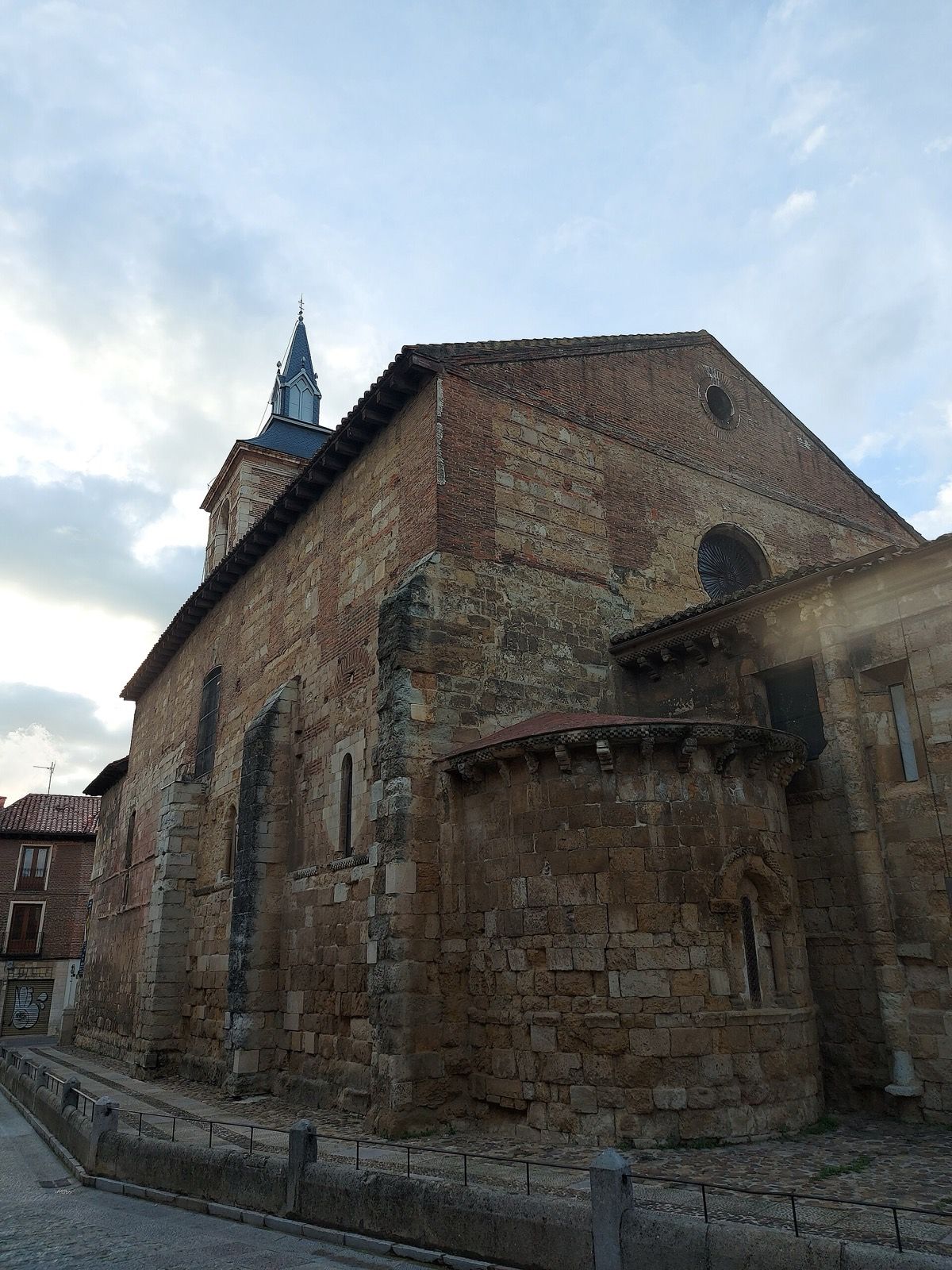 Iglesia de Santa María del Camino o del Mercado, atrakcja w pobliżu dworca León