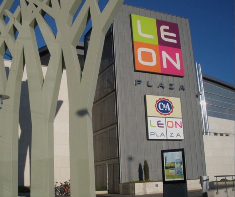 Centro Comercial León Plaza, galeria handlowa w pobliżu dworca León
