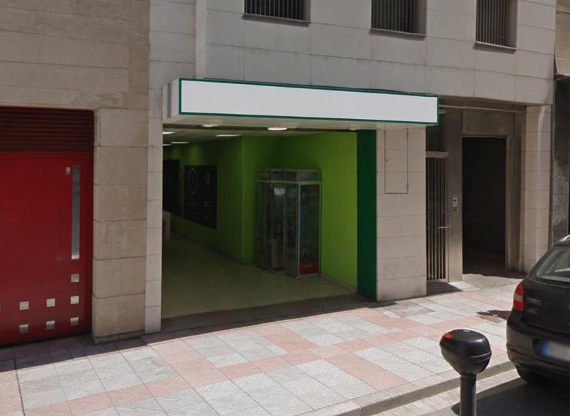 Carrefour Express, sklep przy dworcu León