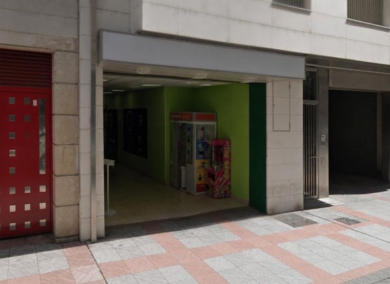 Carrefour Express, sklep przy dworcu León