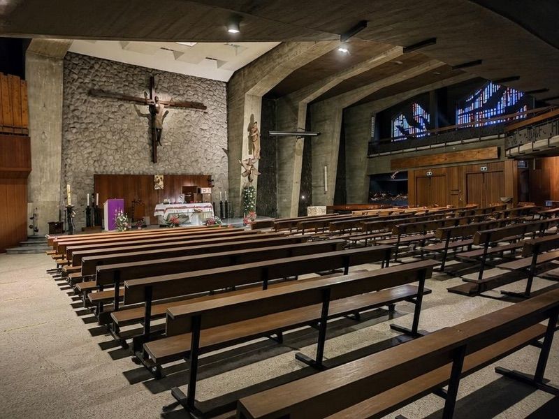 Iglesia de Santa María de los Angeles, atrakcja w pobliżu dworca Estacion de Santander
