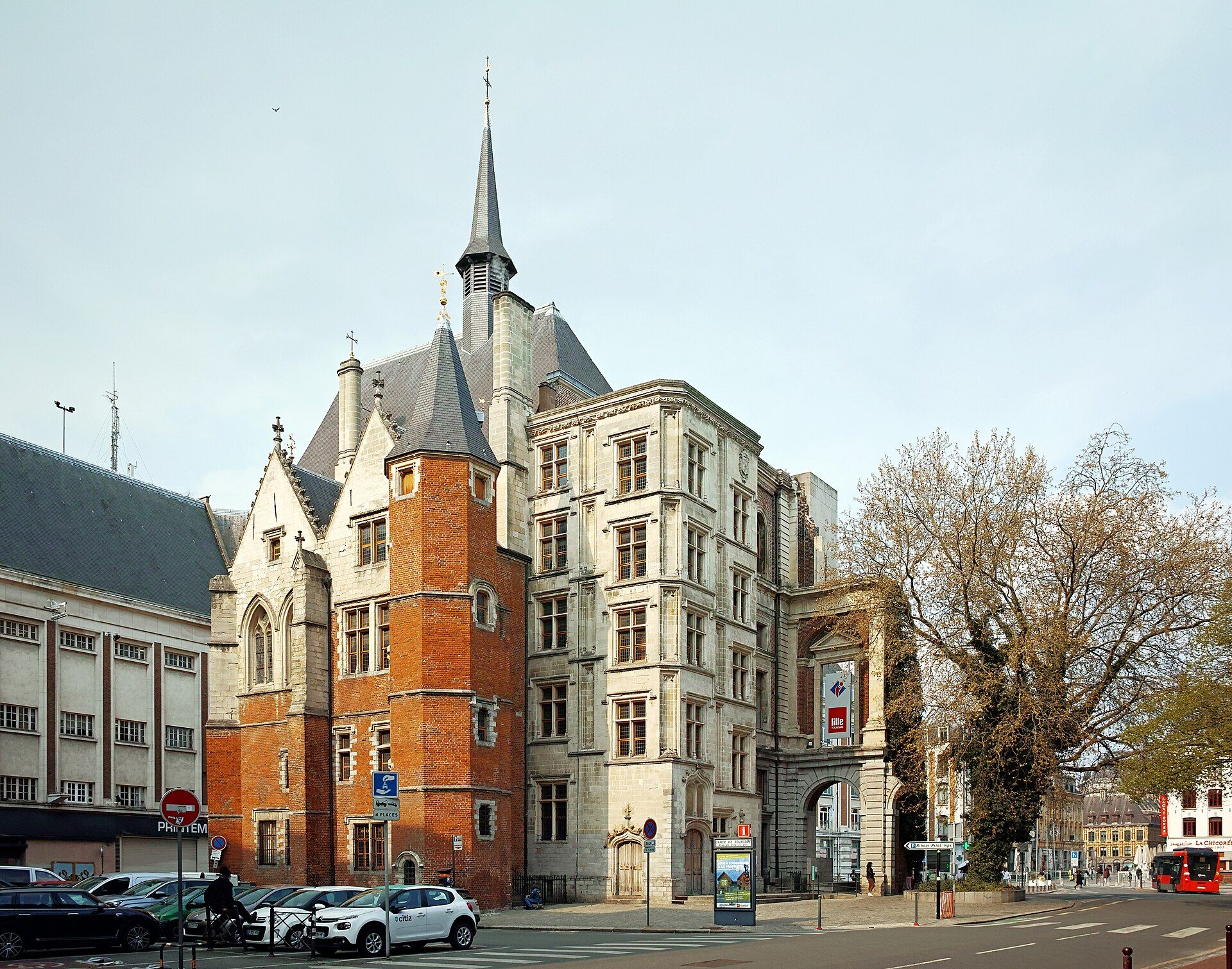 Palais Rihour, atrakcja w pobliżu dworca Lille Europe