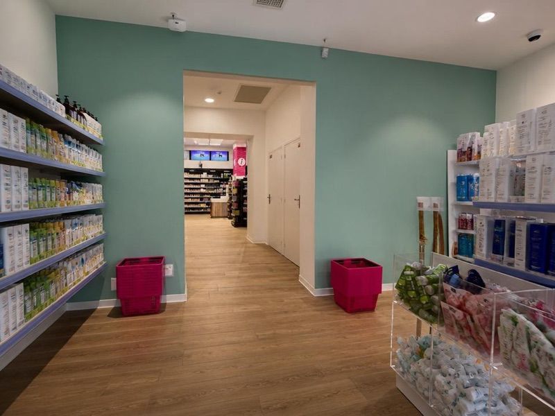 Pharmacie de la Déesse, sklep przy dworcu Lille Europe