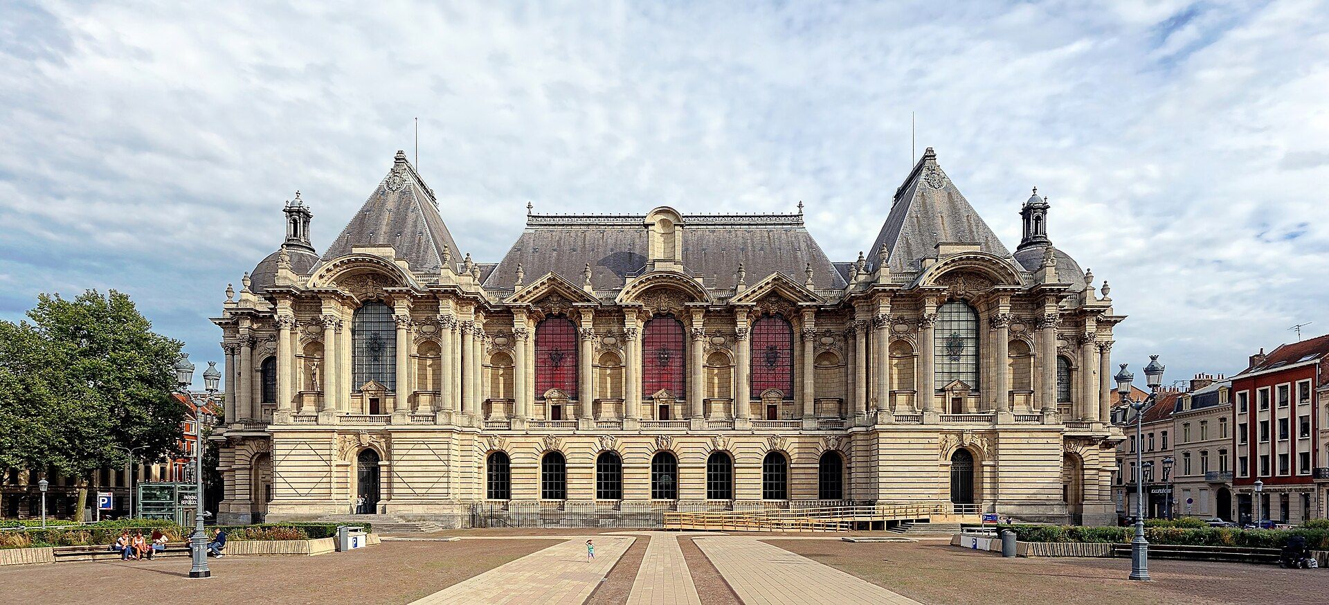 Palais des beaux-arts w Lille, atrakcja w pobliżu dworca Lille Flandres