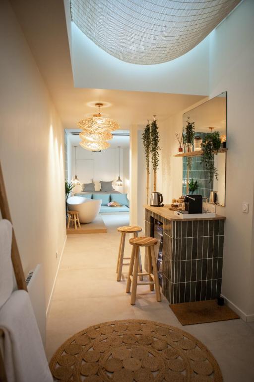 La Penida Suite avec Sauna & Baignoire - Hyper Centre Lille, nocleg blisko dworca Lille Flandres