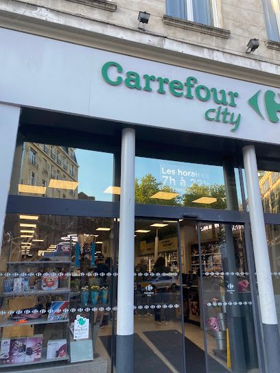 Carrefour City, sklep przy dworcu Lille Flandres