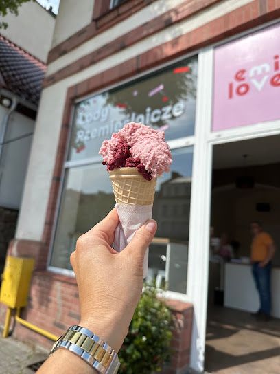 EMILOVE LODY RZEMIEŚLNICZE, okolice dworca Giżycko