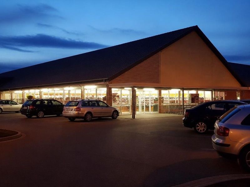 Biedronka, sklep przy dworcu Goleszów Centrum