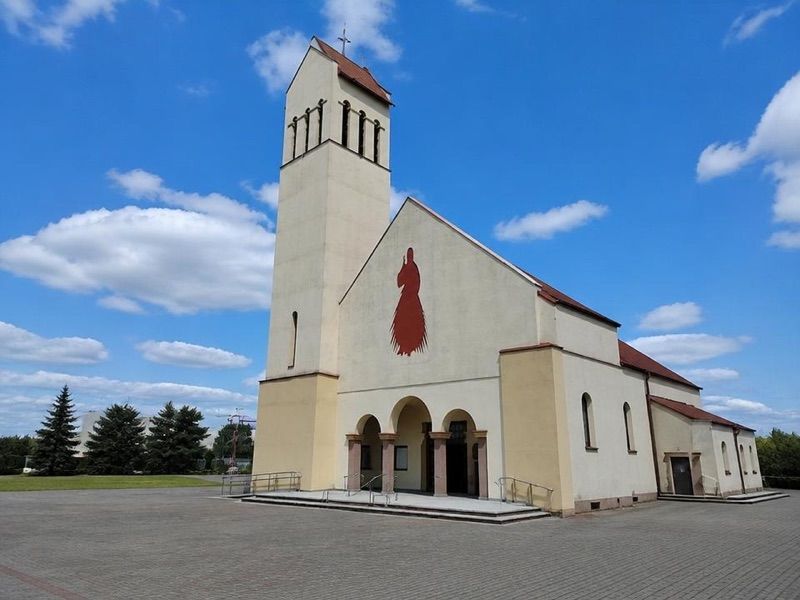 Kościół pw. Chrystusa Miłosiernego, atrakcja w pobliżu dworca Inowrocław Rąbinek