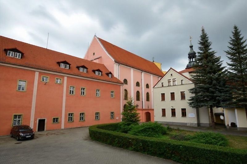 Kolegium Zakonu Pijarów, atrakcja w pobliżu dworca Jelenia Góra Cieplice