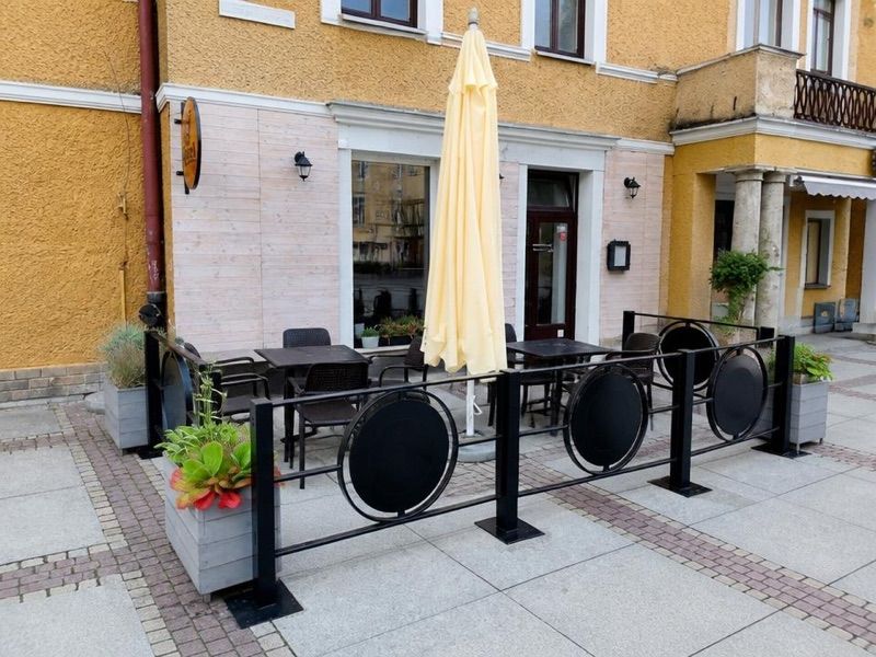 Pizzeria M, okolice dworca Jelenia Góra Cieplice