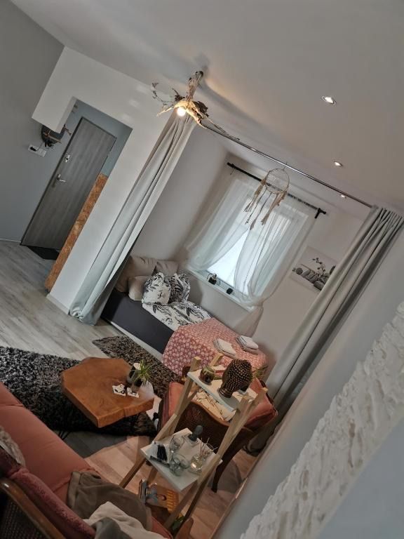 Urocze studio w sercu Cieplic, hotel blisko dworca Jelenia Góra Cieplice