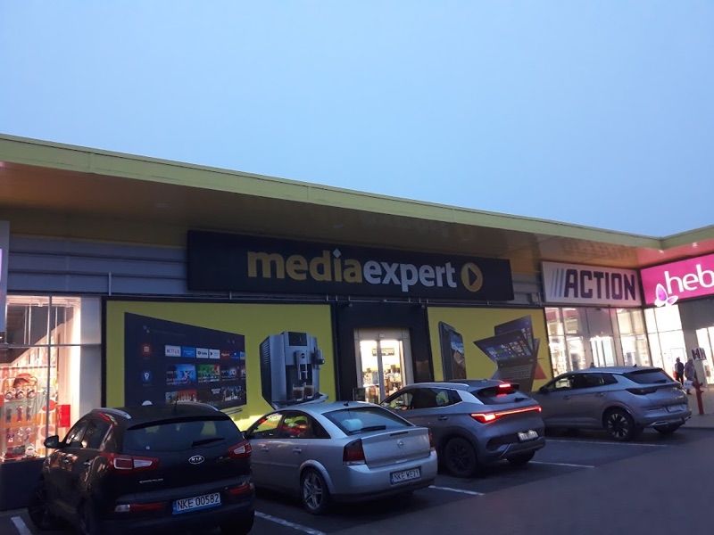 Centrum Handlowe Stop-Shop, galeria handlowa w pobliżu dworca Kętrzyn