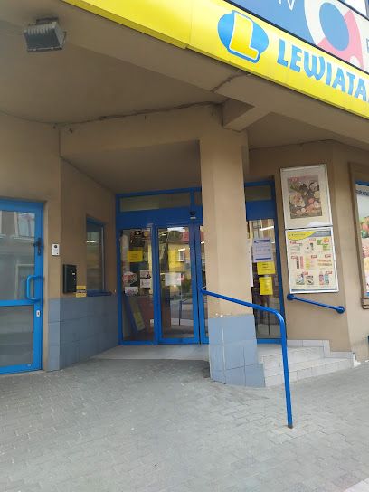 Lewiatan, sklep przy dworcu Kęty