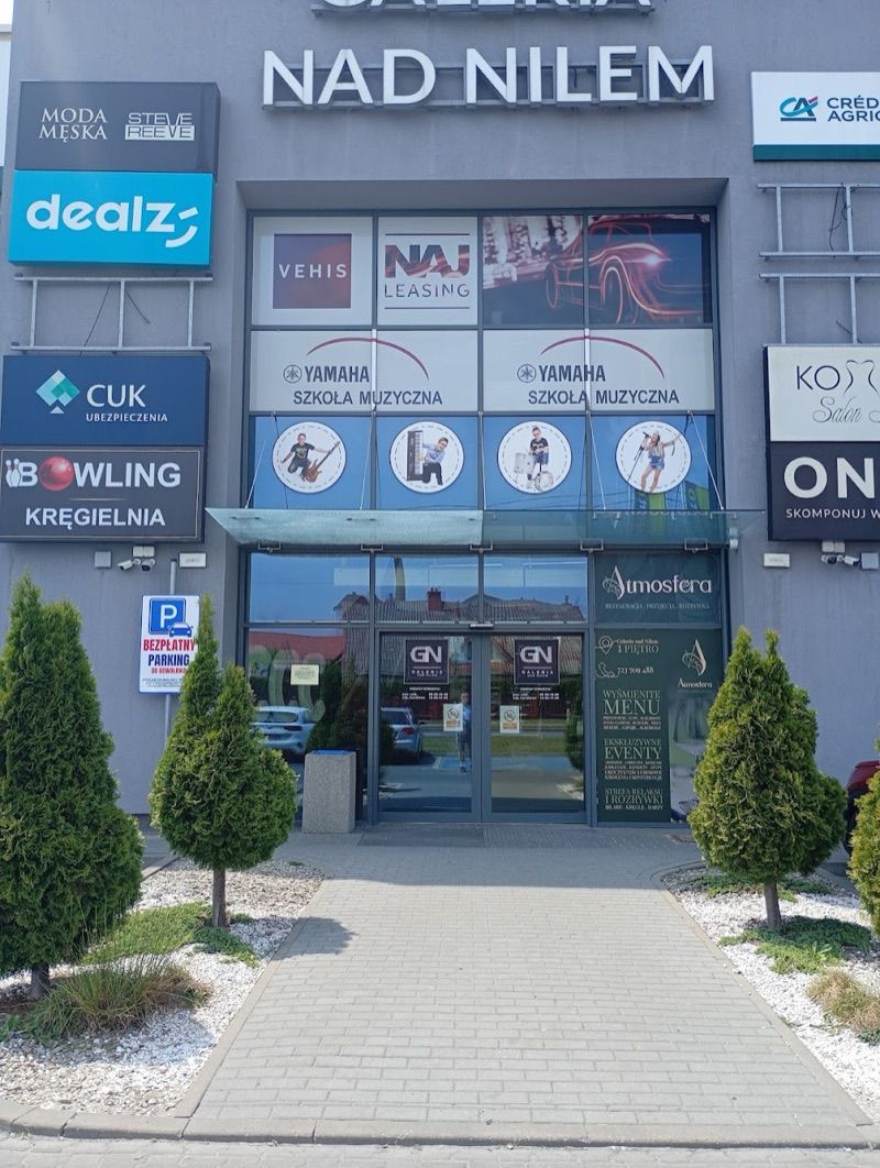 Galeria nad Nilem, galeria handlowa w pobliżu dworca Dworzec PKP