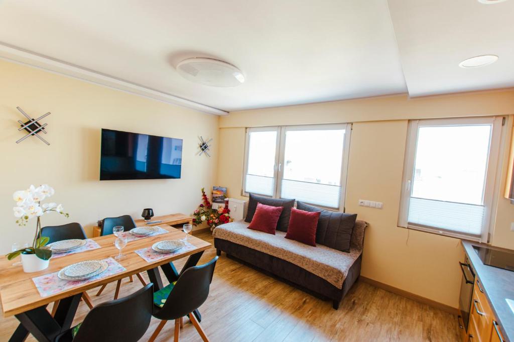 VacationClub - Gierczak 15 Apartament 10, nocleg blisko dworca Kołobrzeg