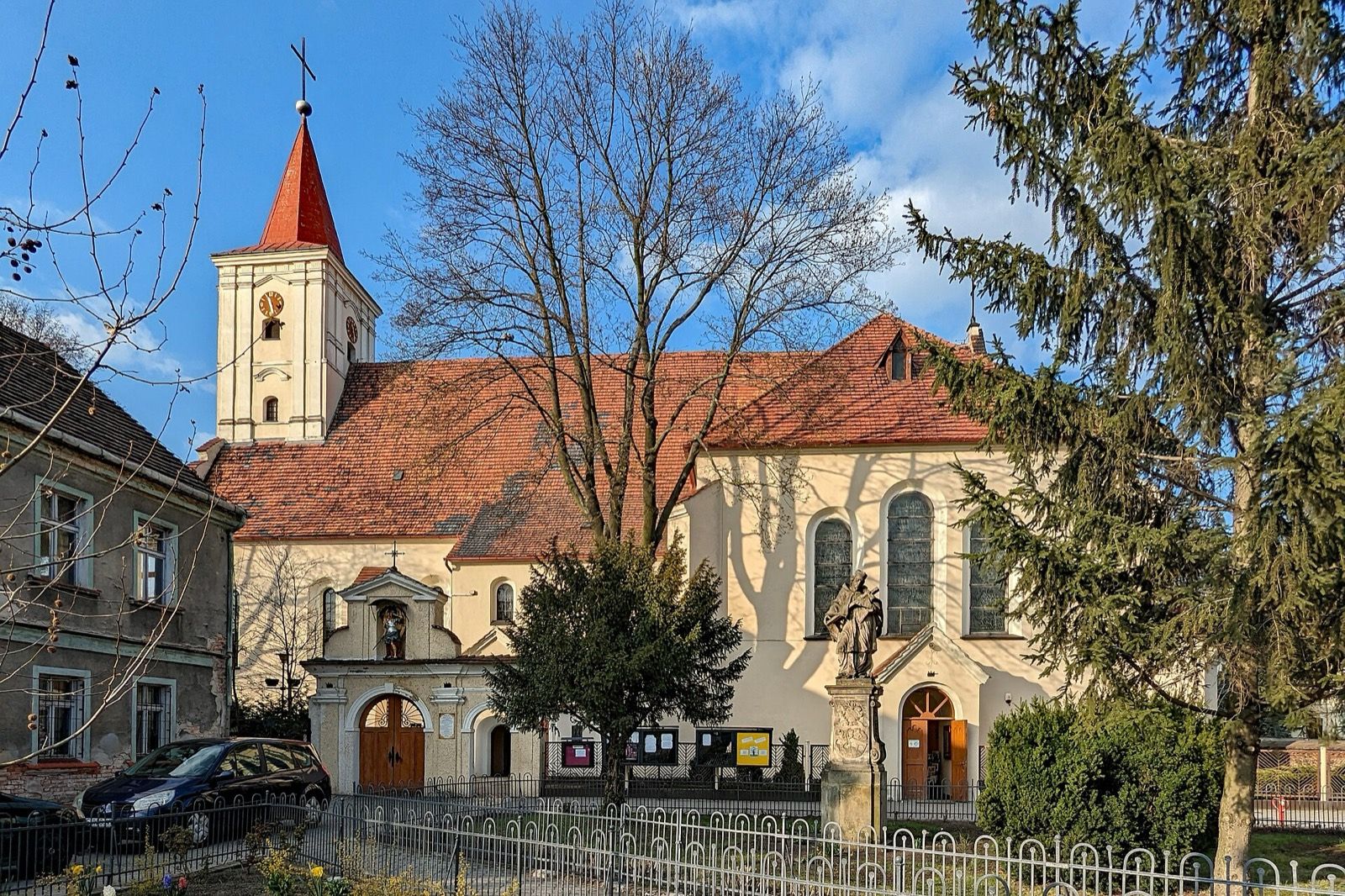 Kościół pw. św. Michała Archanioła, atrakcja w pobliżu dworca Koniecpol Centrum