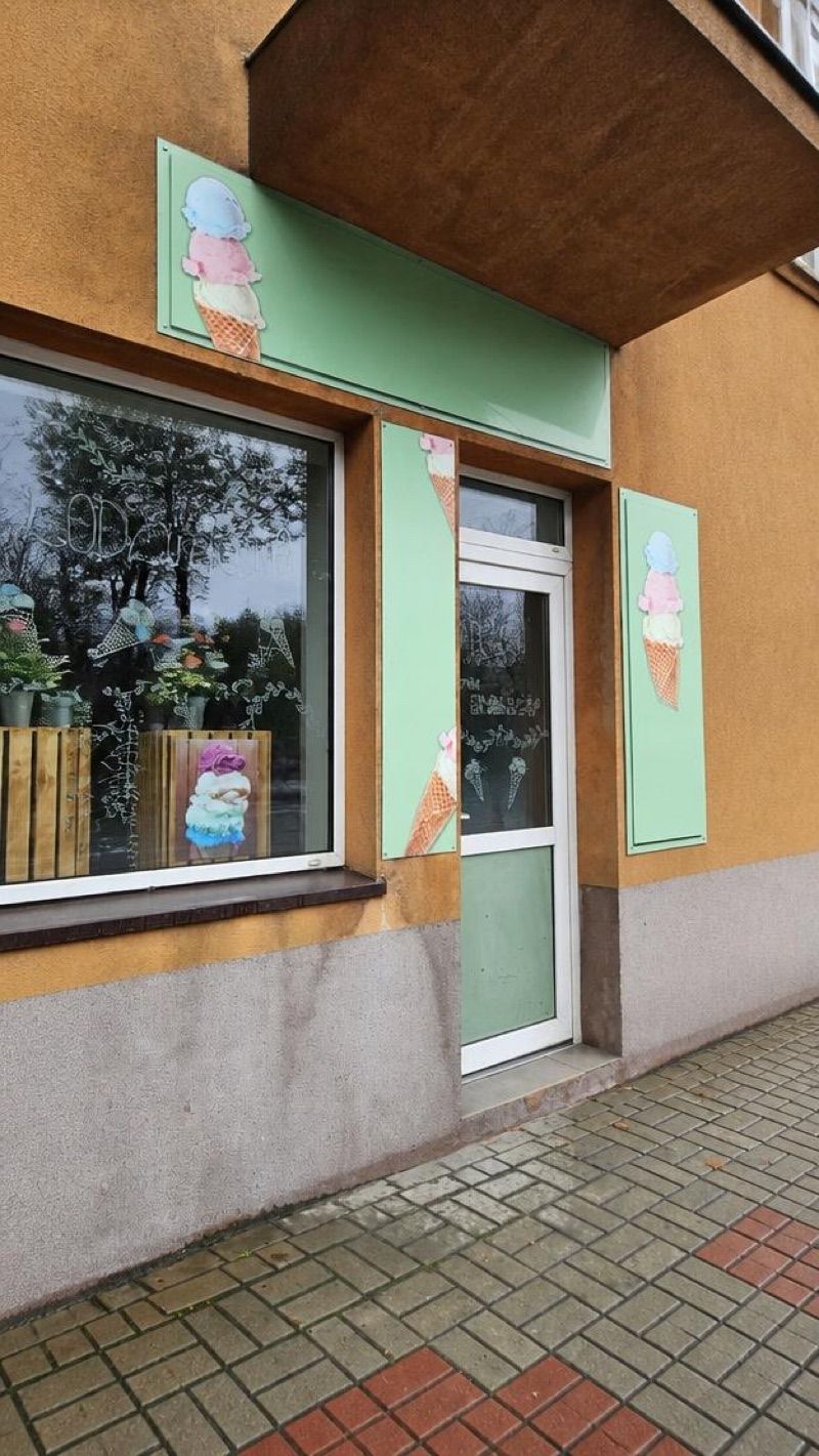 Lodziarnia, okolice dworca Koniecpol Centrum