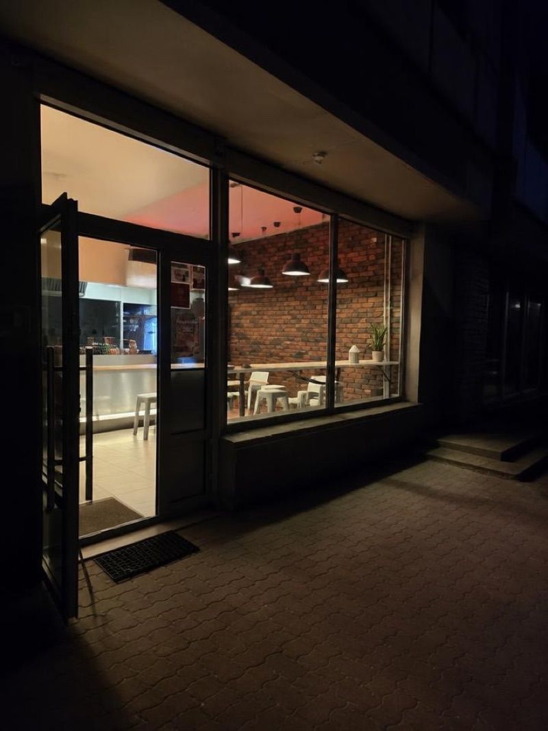 MOVA kebab & smash, okolice dworca Kraków Piastów