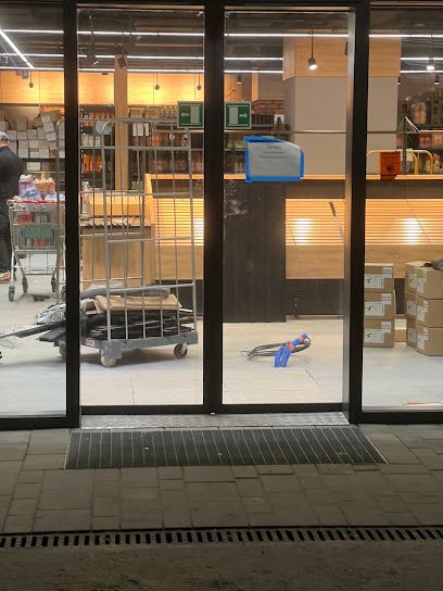 Market Point, sklep przy dworcu Kraków Piastów