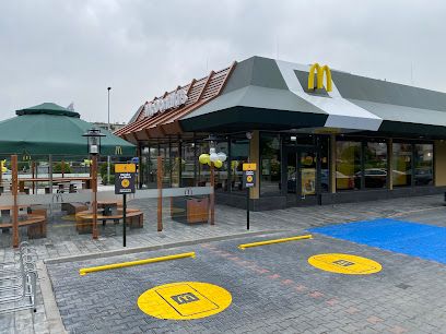 Restauracja McDonald's, okolice dworca Kraków Płaszów