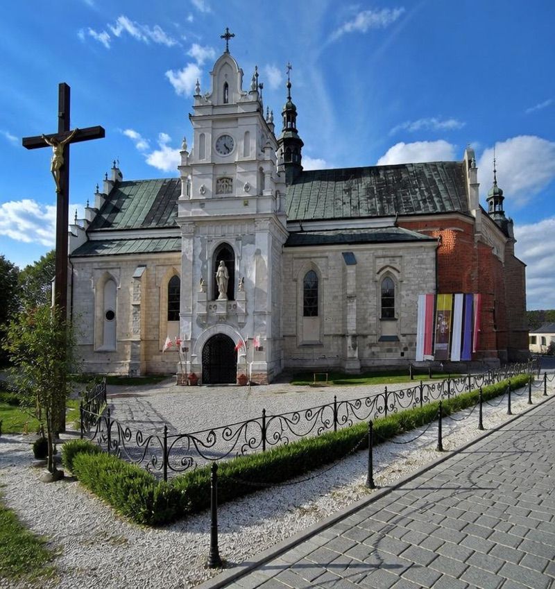 Bazylika Wniebowzięcia NMP w Kraśniku, atrakcja w pobliżu dworca Kraśnik