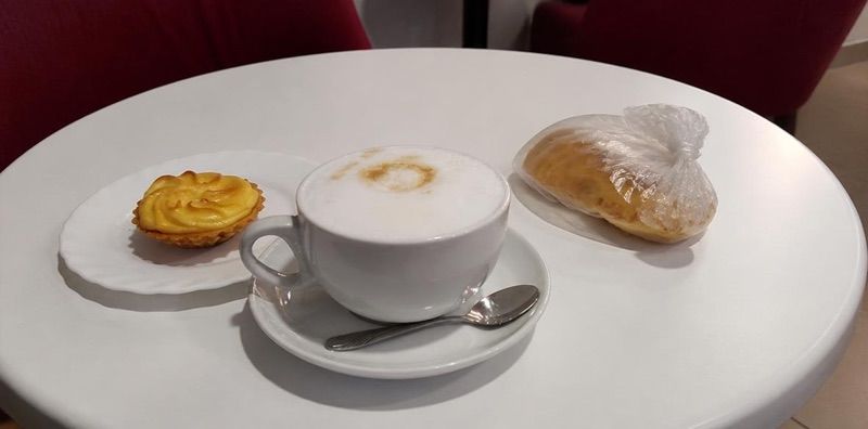 Kawa. Zakład cukierniczo - piekarniczy, okolice dworca Krasnystaw Miasto