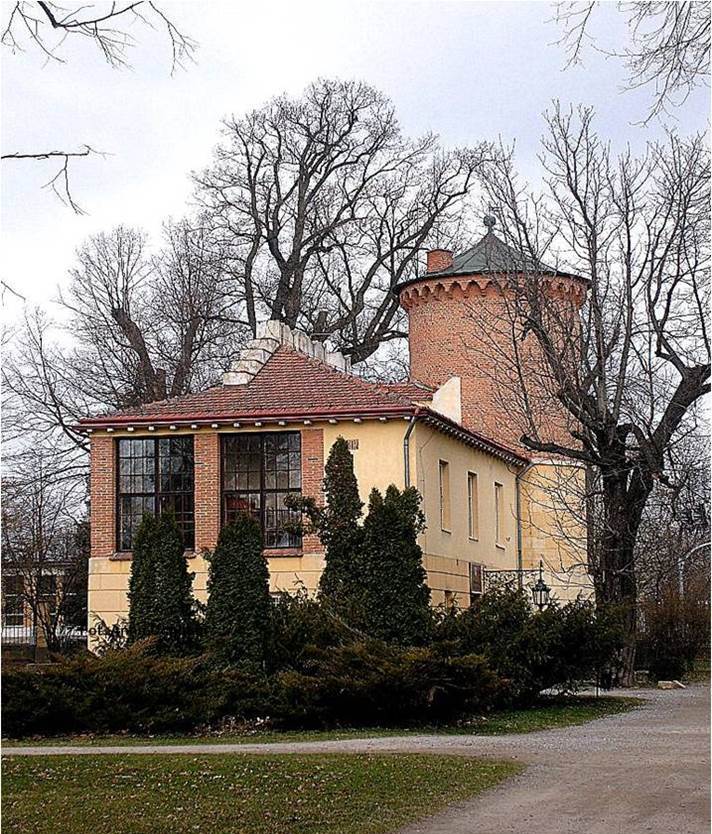Zameczek romantyczny, atrakcja w pobliżu dworca Łańcut