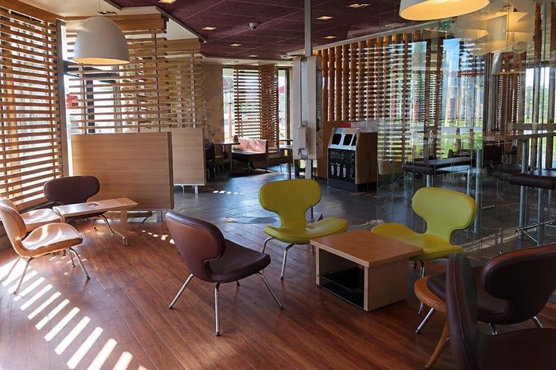 Restauracja McDonald's, okolice dworca Legionowo