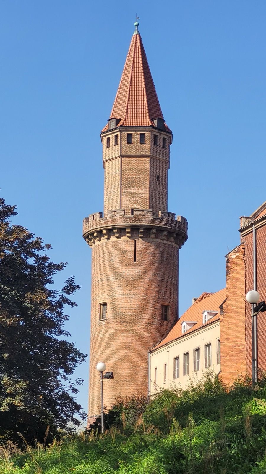 Wieża św. Jadwigi, atrakcja w pobliżu dworca Legnica
