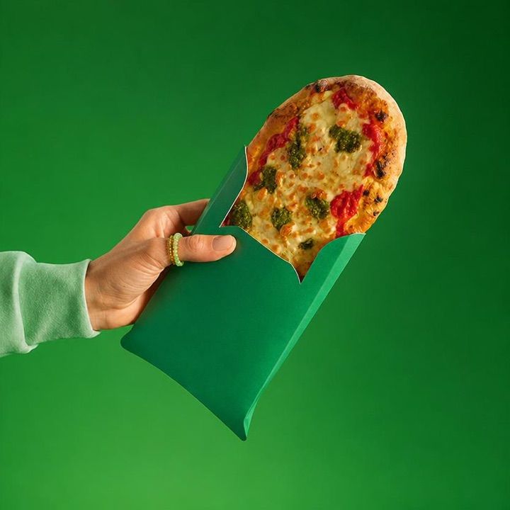 Żabka | Prosto z pieca, okolice dworca Łomnica-Zdrój