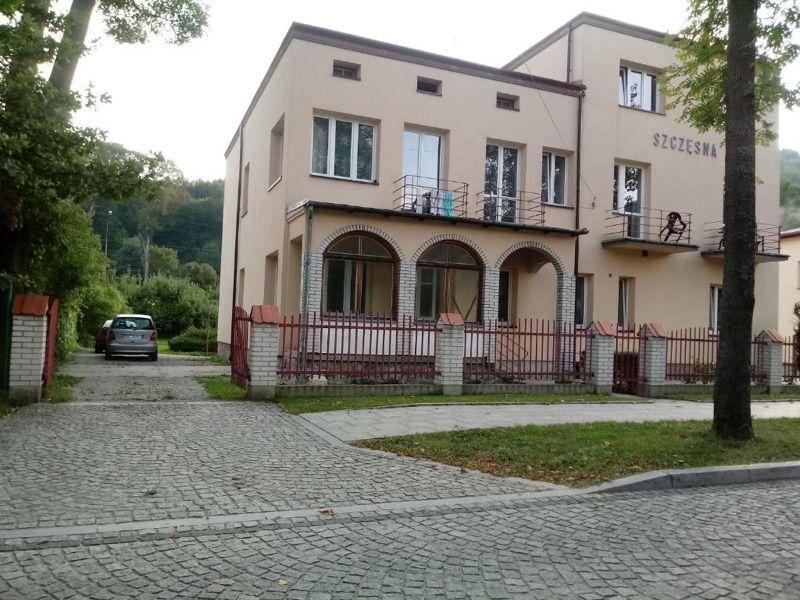 Willa Szczęsna, okolice dworca Łomnica-Zdrój