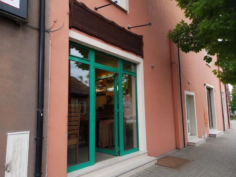 Pizza House. Pizzeria. Badłak M., okolice dworca Łowicz Główny
