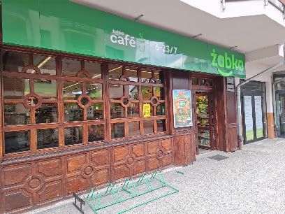 Żabka | Prosto z pieca, sklep przy dworcu Międzyzdroje